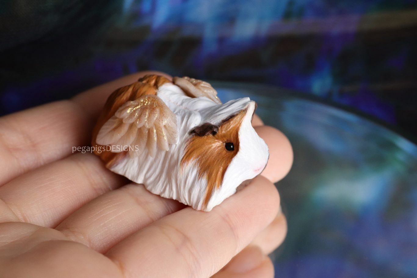 Premium Langhaarige Meerschweinchen Figur mit Flügeln