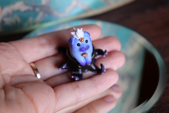 Lilanes Kätzchen mit schwarzen Tentakeln Figur.